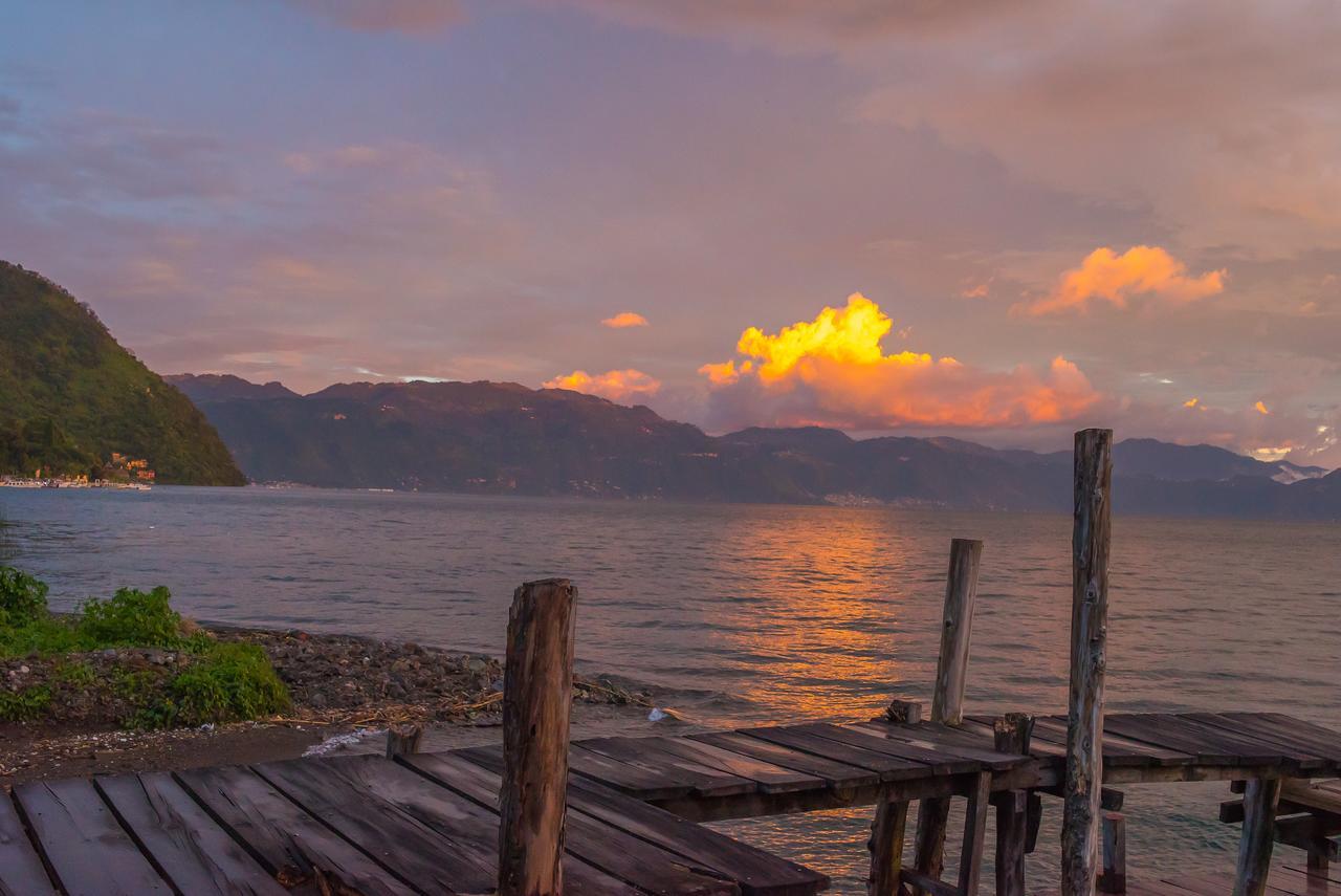 Lake Front Retreat Santa Cruz La Laguna Eksteriør bilde
